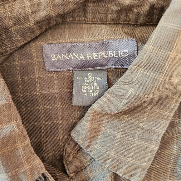 Olive Green Banana Republic button-down shirt - Picture 2 of 5